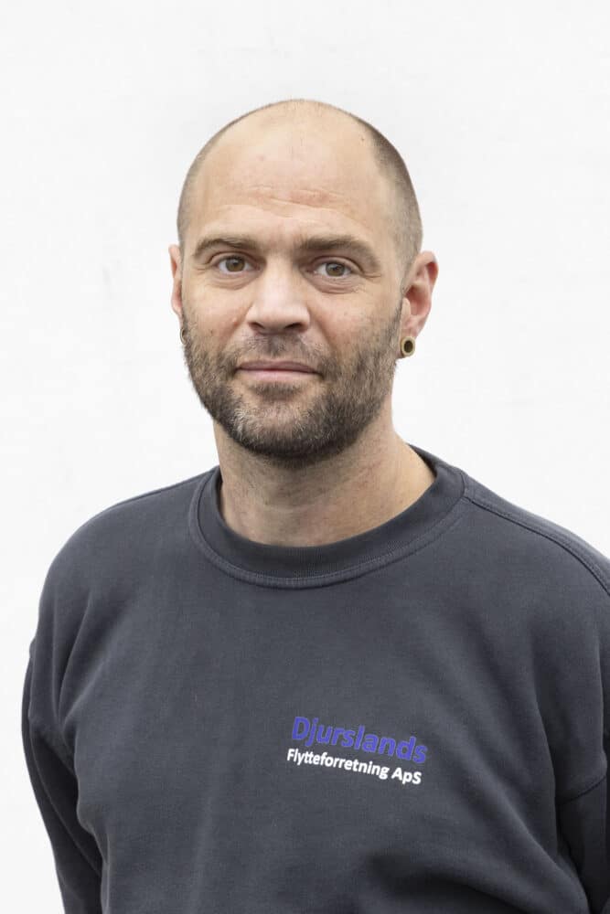 Mand hos depotrum nær Rønde